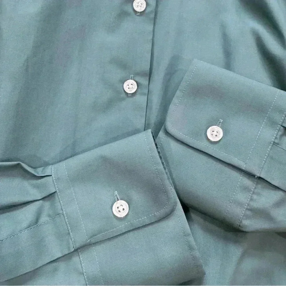 Lands' End Women Size 10 Wrinkle-Free Broadcloth Long Sleeve Button Down Shirt. - Picture 3 of 10